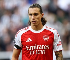 英媒：萨利巴、梅里诺等4人缺席周二训练，卡拉菲奥里参加训练